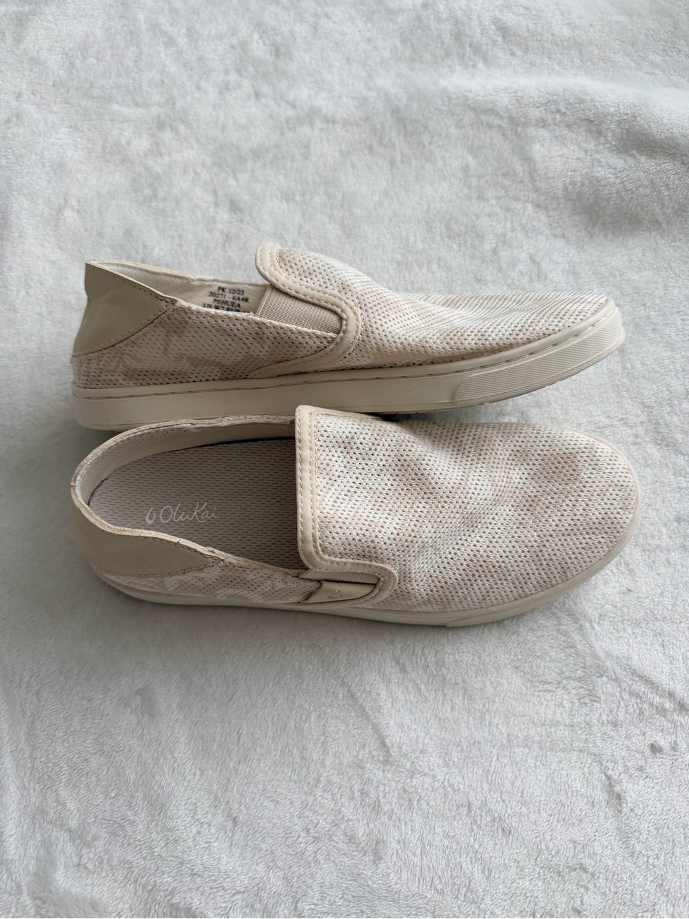 OluKai Women’s Pehuea Slip-On Sneakers in Puka/White Size 7